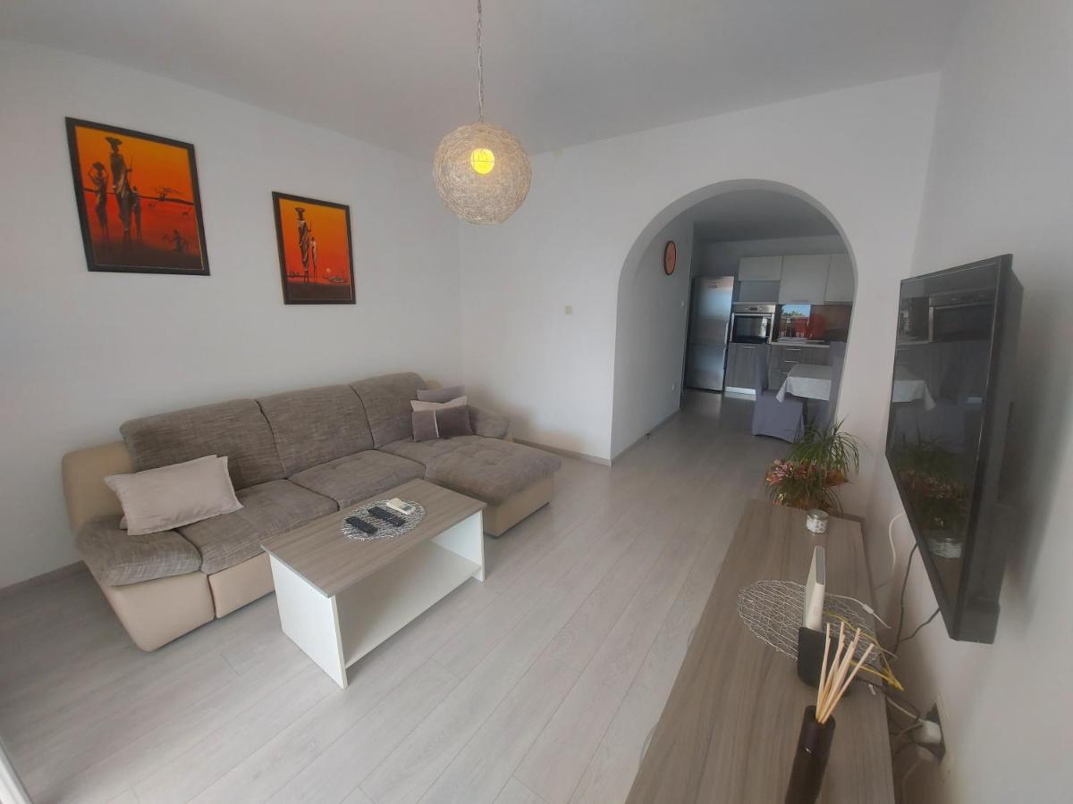 Apartments Kricin 14 Laura Башка Екстер'єр фото